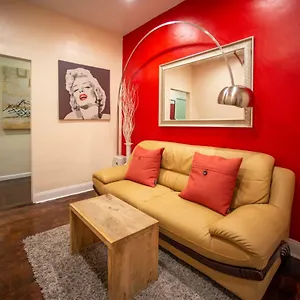 Habitación en casa particular Private In A Shared 15 Minutes To Times Square! 